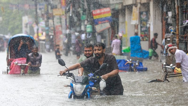 বৃষ্টি, জলজটে রাজধানীজুড়ে ভোগান্তি | প্রথম আলো