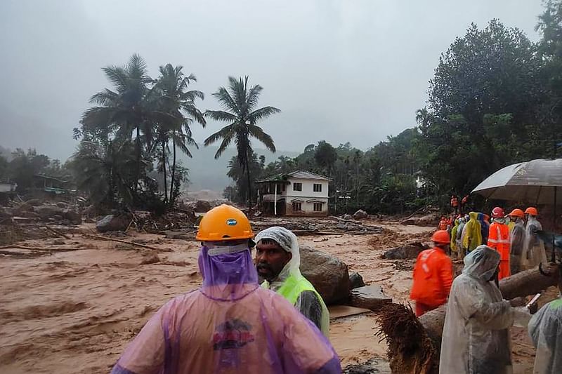 কেরালার ওয়েনাডে ভূমিধসের পর উদ্ধারকাজ চলছে। ৩০ জুলাই ২০২৪