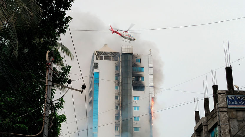 যশোর জেলা আওয়ামী লীগের সাধারণ সম্পাদক শাহীন চাকলাদারের পাঁচ তারকা হোটেল জাবির ইন্টারন্যাশনালে আগুন ধরিয়ে দেয় বিক্ষুব্ধ জনতা
