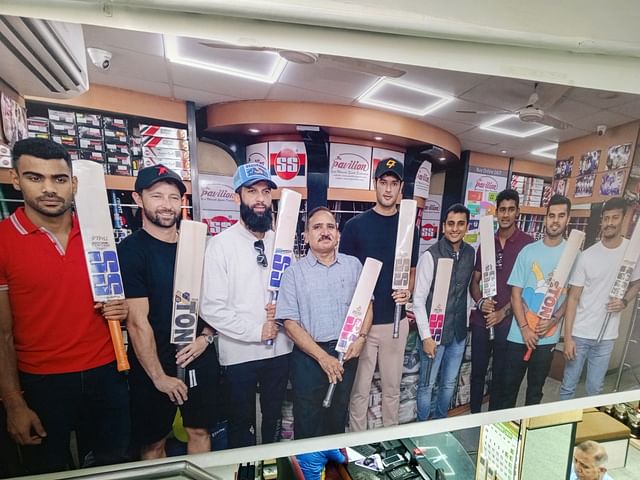 দ্য প্যাভিলিয়নে পা পড়ে অনেক দলের ক্রিকেটারদেরই