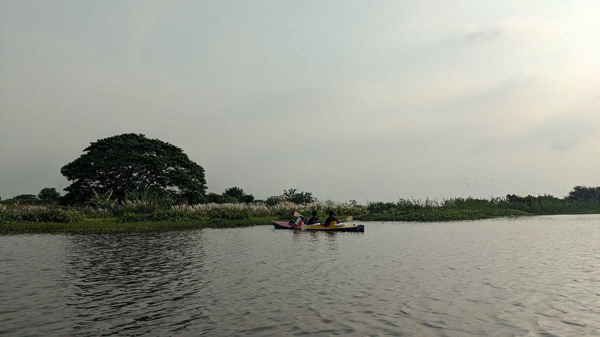 ৩০ মিনিটেই পুরো লেকটি একবার ঘুরে আসা যায়