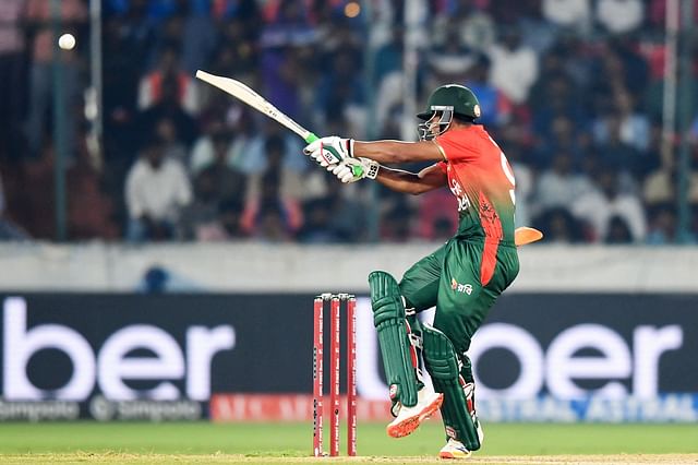 ব্যাটিংয়েও দুজন ছাড়া অন্যরা উল্লেখযোগ্য পরিমাণে রান করতে পারেননি