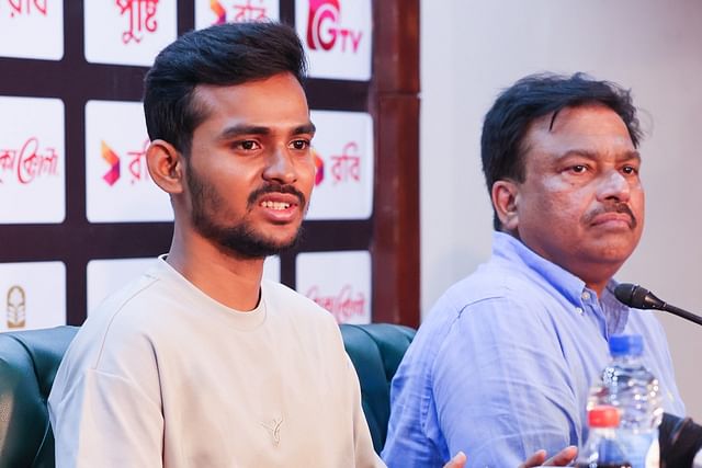 বিসিবিতে সংবাদ সম্মেলনে বোর্ড প্রেসিডেন্ট ফারুক আহমেদের সঙ্গে ক্রীড়া উপদেষ্টা আসিফ মাহমুদ
