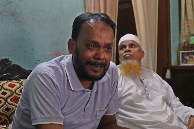 কাউসারের বাবা আবদুল মোতালেব ছেলের মৃত্যু মেনে নিতে পারছেন না। আজ বেলা সাড়ে ১১টায় চট্টগ্রাম নগরের আগ্রাবাদ মোগলঠুলী বাসায়
