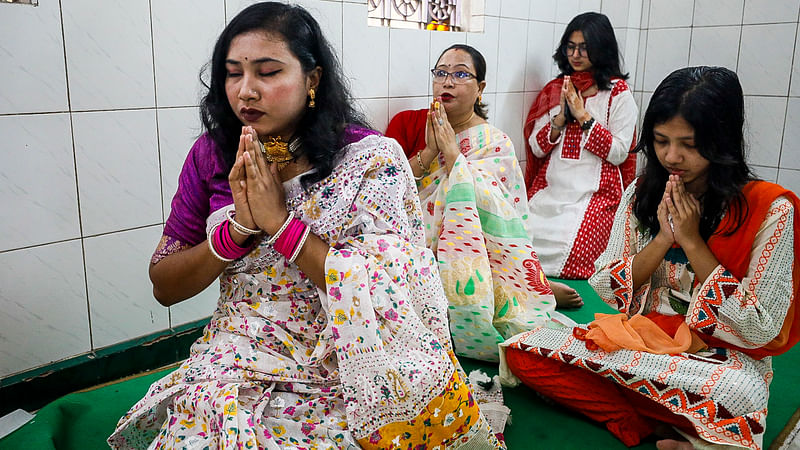 সকালে মন্দিরে প্রার্থনারত কয়েকজন।