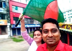 ড্রামট্রাকচাপায় নিহত হয়েছেন ব্যাংক কর্মকর্তা সুমন আহমেদ। আহত হয়েছেন তাঁর স্ত্রী ফারিয়াতুল রিসাসহ চারজন