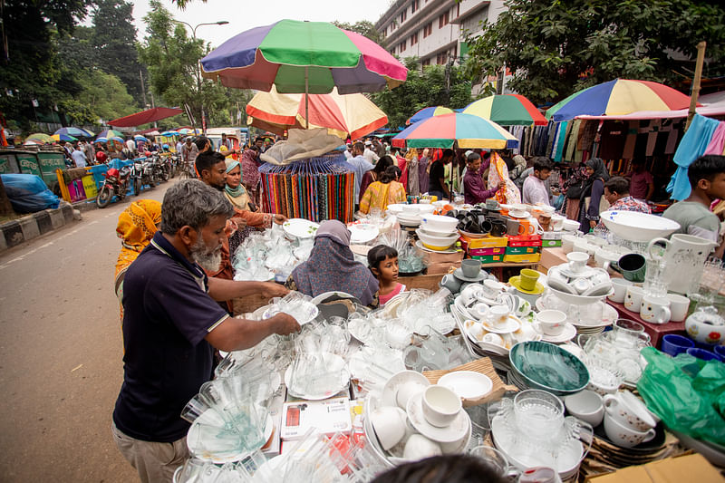 ক্রেতারা দরদাম করেই কেনাকাটা করের এই বাজারে