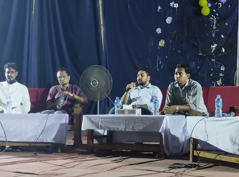 ‘গণ–অভ্যুত্থানের সরকার, প্রত্যাশা ও প্রাপ্তি’ শীর্ষক অনুষ্ঠানে বক্তব্য দেন উপদেষ্টা নাহিদ ইসলাম। বুধবার সন্ধ্যায় জাহাঙ্গীরনগর বিশ্ববিদ্যালয়ের জহির রায়হান মিলনায়তনেছবি: প্রথম আলো