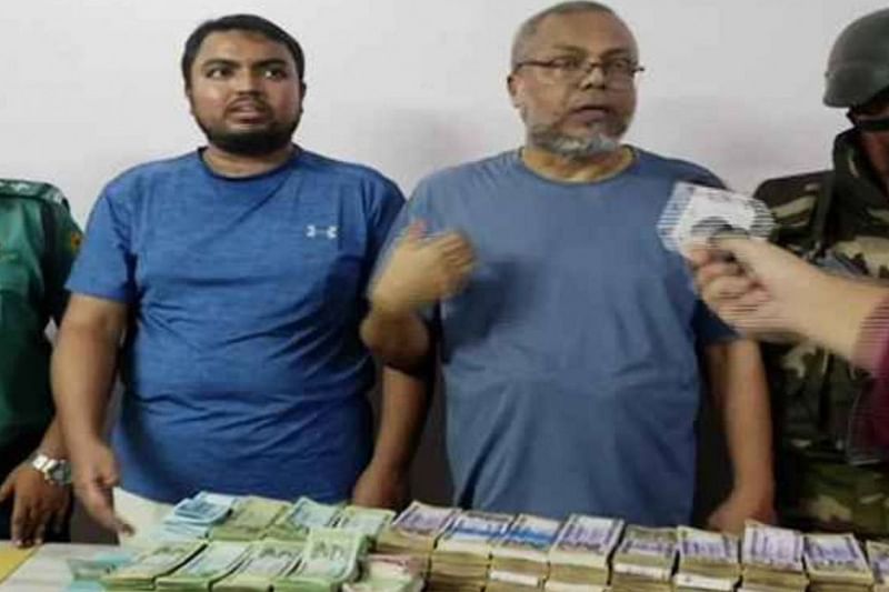 আইন শৃঙ্খলা রক্ষাকারী বাহিনী আমজাদ হোসেন এবং তাঁর ছেলে আসিফ হাসানকে গ্রেপ্তার করেছে
