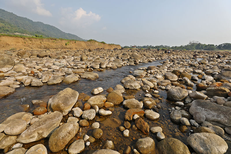 ‘উৎমাছড়া’—সর্বত্র পাথর ছড়ানো