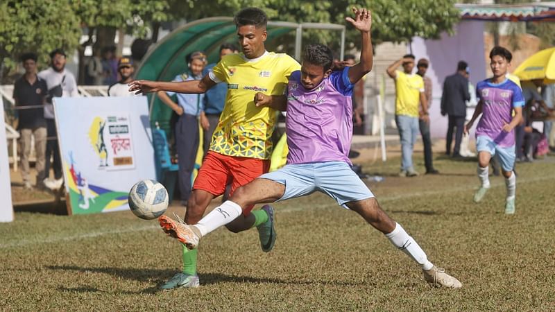 দিনের প্রথম ম্যাচে ইন্টারন্যাশনাল ইউনিভার্সিটি অব বিজনেস অ্যাগ্রিকালচার অ্যান্ড টেকনোলজি (আইইউবিএটি) ২-০ গোলে হারিয়েছে সাউথইস্ট ইউনিভার্সিটিকে।