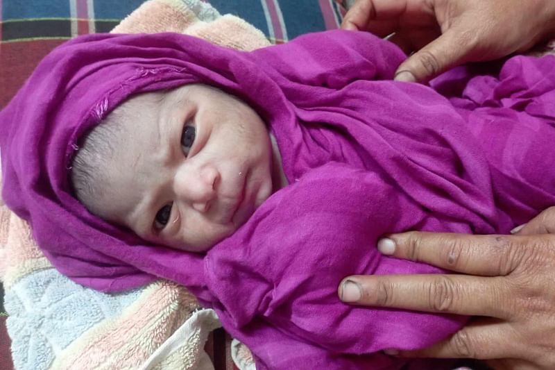 মুন্সিগঞ্জের লৌহজং উপজেলার বালিগাঁও ক্লিনিক অ্যান্ড ডায়াগনস্টিক সেন্টারে জন্ম হয়েছে এই শিশুর