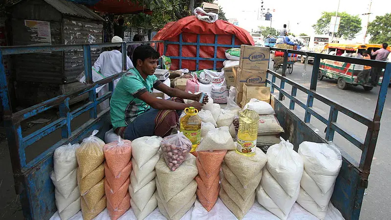 ট্রাকে টিসিবির পণ্য 