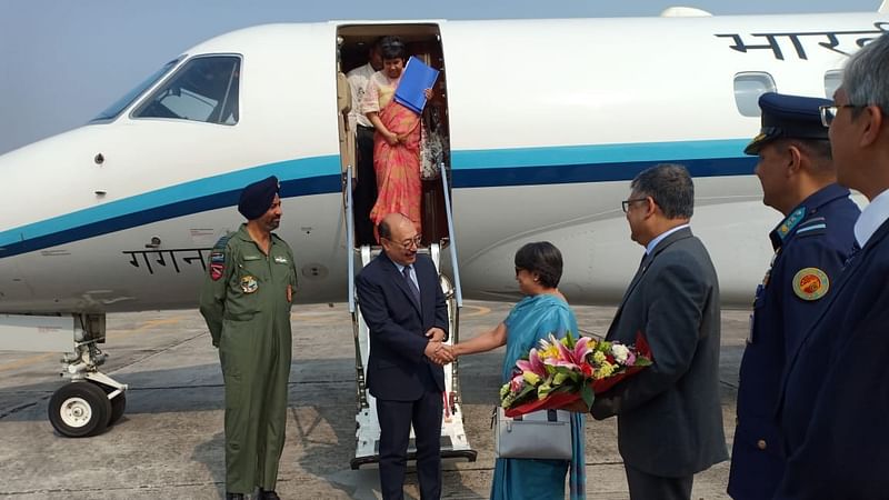 Bangladesh foreign secretary Masud Bin Momen greets his Indian counterpart Harsh Vardhan Shringla at Dhaka airport on 2 March, 2020. Photo: UNB 