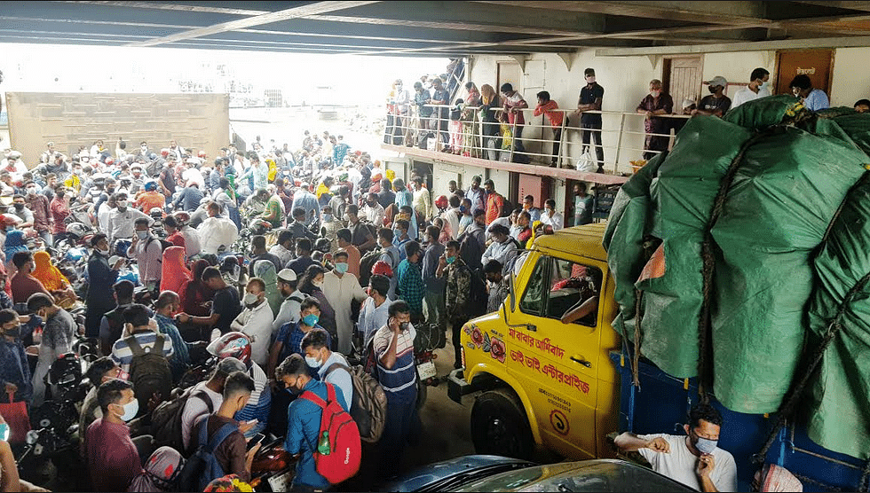 No Social Distancing As People Return To Dhaka En Masse After Eid Holidays Prothom Alo