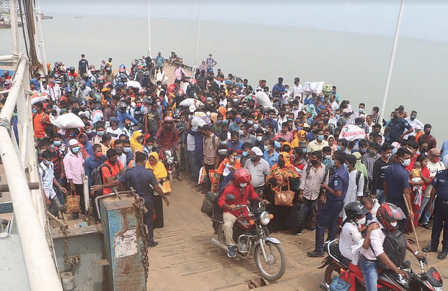No Social Distancing As People Return To Dhaka En Masse After Eid Holidays Prothom Alo