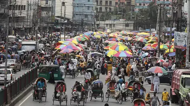 People flout social distancing rules in Mirpur-1 as shops open for Eid 