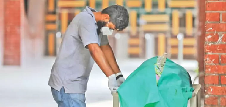 A man reacts before the body of his father, a ward master at Suhrawardy Hospital in Dhaka, who died under treatment at the hospital after showing coronavirus symptoms. The deceased was COVID-19 positive in the test report received after death. 28 June 2020. 