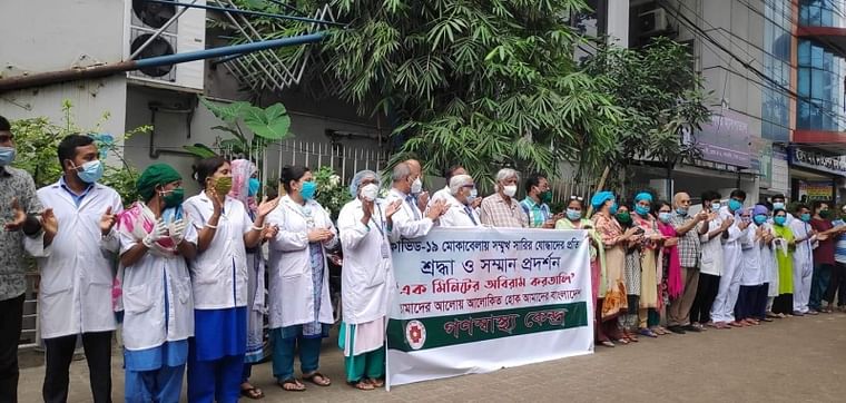 The Gonoshasthaya Nagar Hospital employees pay their tribute to the coronavirus frontliners

