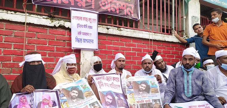 The family members of Raihan Ahmed who died in 'police custody' in Sylhet finally went on hunger strike on Sunday, demanding the arrest of all the accused, including suspended sub-inspector Akbar Hossain Bhuiyan.