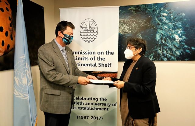 Permanent Representative of Bangladesh to the UN, ambassador Rabab Fatima (R) lodges amended submission to Dmitry Gonchar, the acting director of Division of Ocean Affairs and Law of the Sea in New York on 22 October 2020