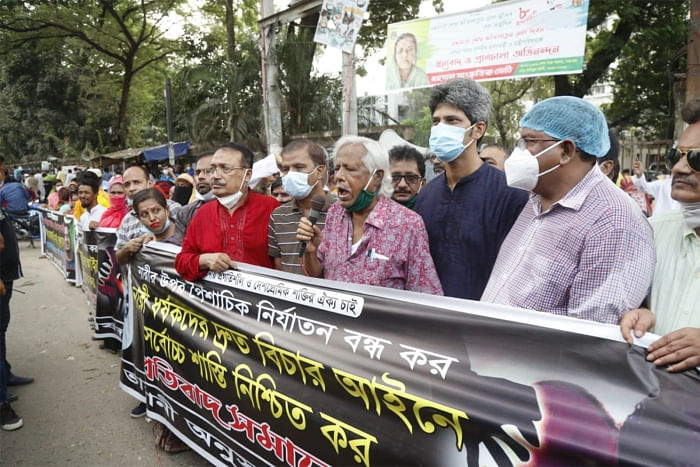Zafrullah Chowdhury addressing demonstration against rape and violence, organised on Saturday by the Bhashani Onushari Parishad