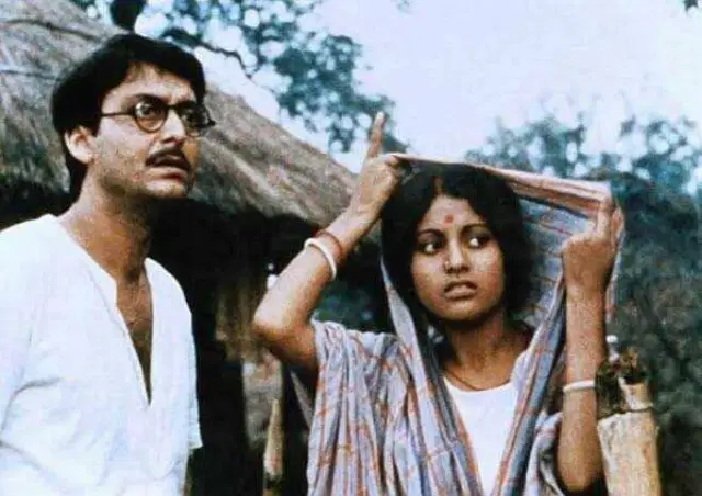 Soumitra and Babita in 'Ashani Sanket'