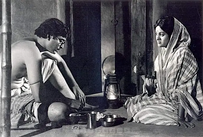 Soumitra and Babita in 'Ashani Sanket'