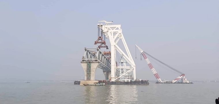 The 40th span of Padma bridge is installed on 11th and 12th piers on the morning of 4 December 2020 