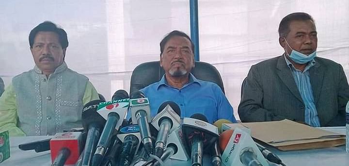 Major (retd) Hafiz Uddin Ahmed addressing a press briefing at his residence at Banani, Dhaka on 19 December 2020