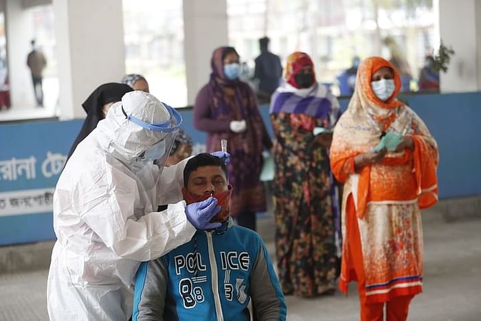 People wait in a queue for coronavirus tests at Mugda General Hospital 