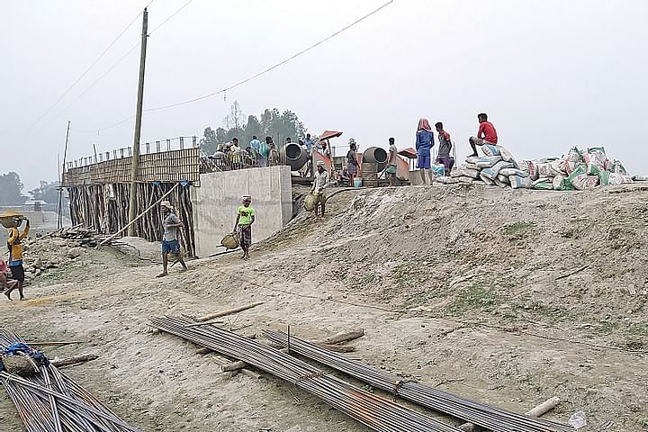 An underconstrauction bridge in Madarganj, Jamalpur. This photo taken on 14 December 2020
