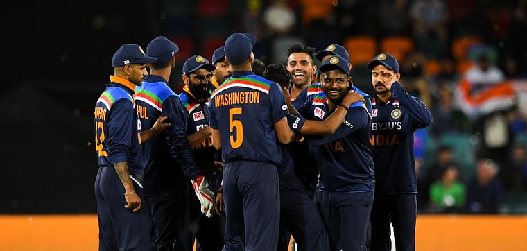 The Indian team celebrates the wicket of Glenn Maxwell of Australia during the first T20 cricket match between Australia and India at Manuka Oval in Canberra, Australia, 4 December, 2020