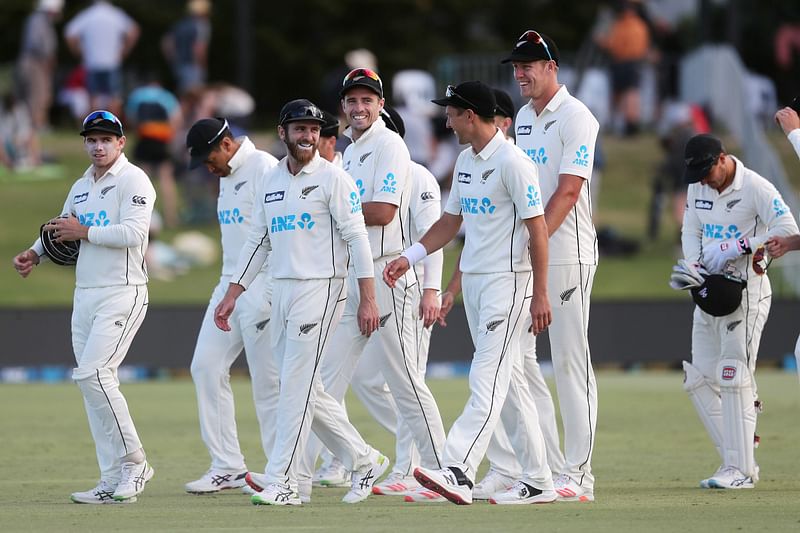 New Zealand leaves the field at the end of the fourth day's play of the first cricket Test match between New Zealand and Pakistan at the Bay Oval in Mount Maunganui on 29 December 2020