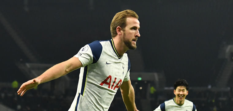 Tottenham Hotspur's Harry Kane celebrates scoring their second goal with Son Heung-min reports Arsenal 