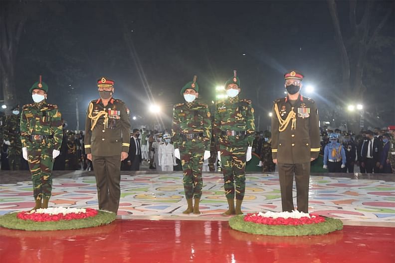 Military secretaries to the president and the prime minister placed wreaths on their behalf at the Central Shaheed Minar at one minute past zero hours