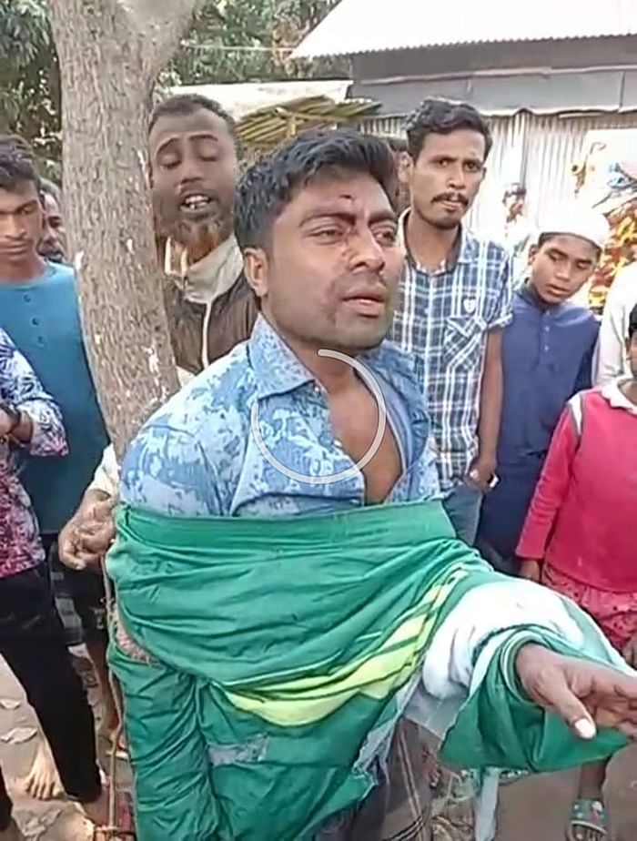Local journalist Kamal Hossain tied to a tree and tortured in Tahirpur upazila, Sunamganj  