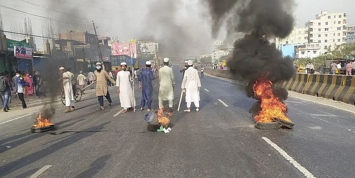 Hefazat-e-Islam leaders and activists block Dhaka-Chattogram highway in Siddhirganj, Narayanganj enforcing day-long hartal across the country on 28 March 2021