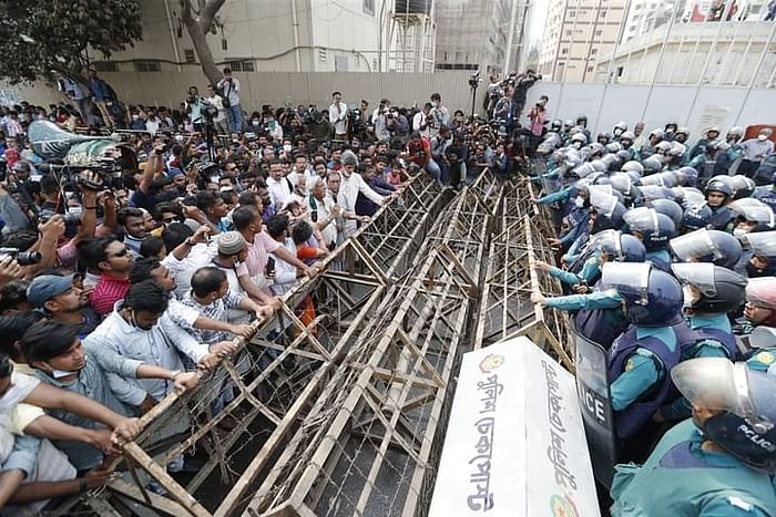 Police obstructed some eminent citizens near Hotel InterContinental in the city's Shahbagh area when they brought out a procession demanding justice for writer Mushtaq Ahmed as he died in police custody. 