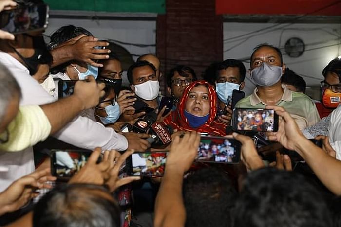 Rozina Islam’s sister talks to the media in front of Shahbagh police station.