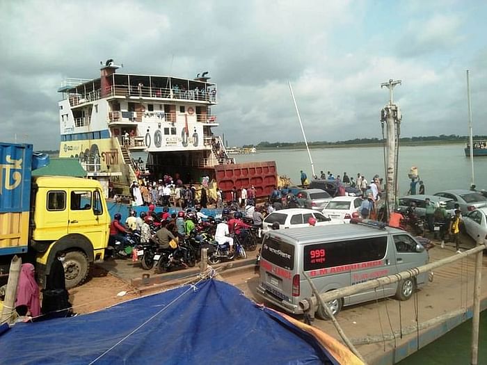 People returning to Dhaka after Eid. Banglabazar ferry terminal at Madaripur on Sunday morning