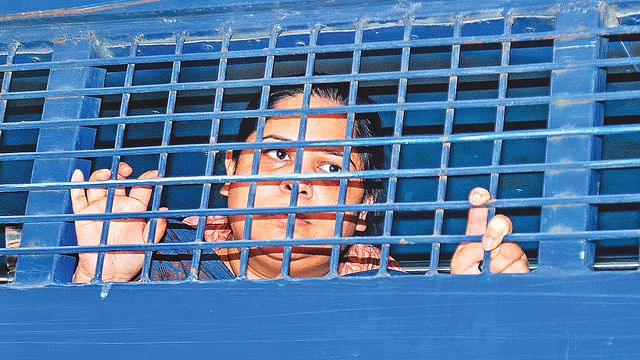 Prothom Alo’s senior reporter Rozina Islam inside a prison van on 18 May 2021