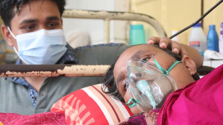 Shahina Begum from Krishnapur village of Rajshahi’s Tanore upazila is admitted to Rajshahi Medical College Hospital on 20 June 2021 after she suffered from a fever for seven days. The picture was taken on 24 June 2021. 