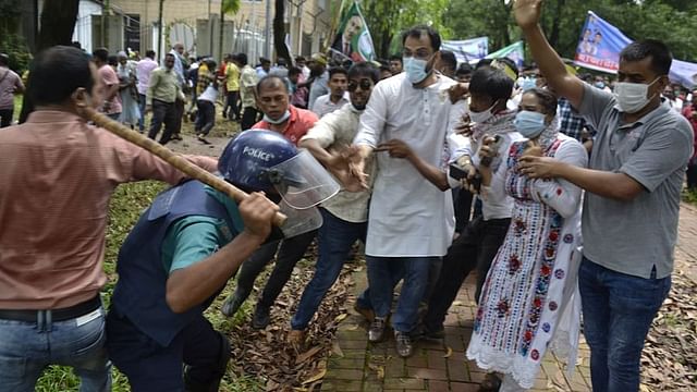 Police clash with BNP leaders and activists at Chandrima Udyan in Dhaka on Tuesday  