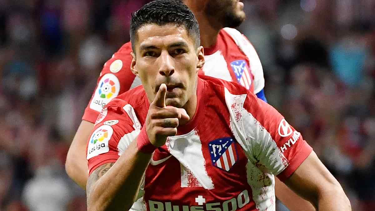 La Liga - Luis Suarez nets double as Atletico Madrid go clear at