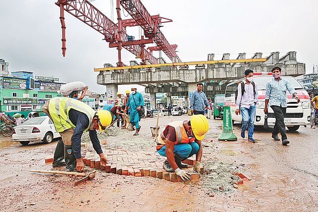 Taxpayers are now suffering intolerable traffic congestion along the dilapidated Airport-Gazipur road as the under-implementation BRT project narrows the busy artery