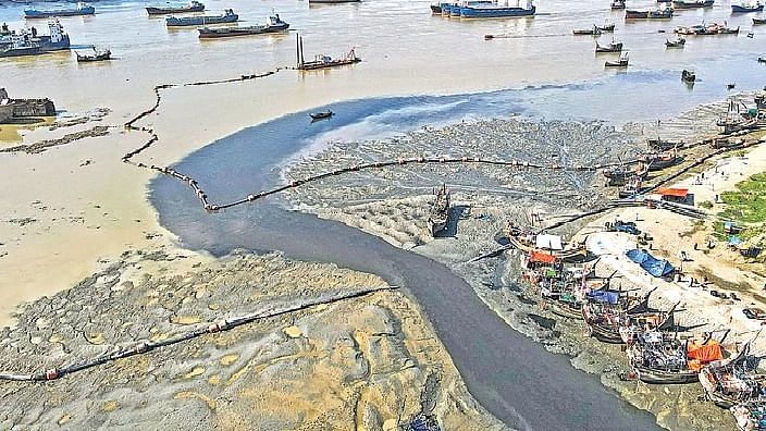 Waste from surrounding factories mixes in the Karnaphuli river every day. The photo was taken near the Fisharighat area in Chattogram on 25 September 2021. 