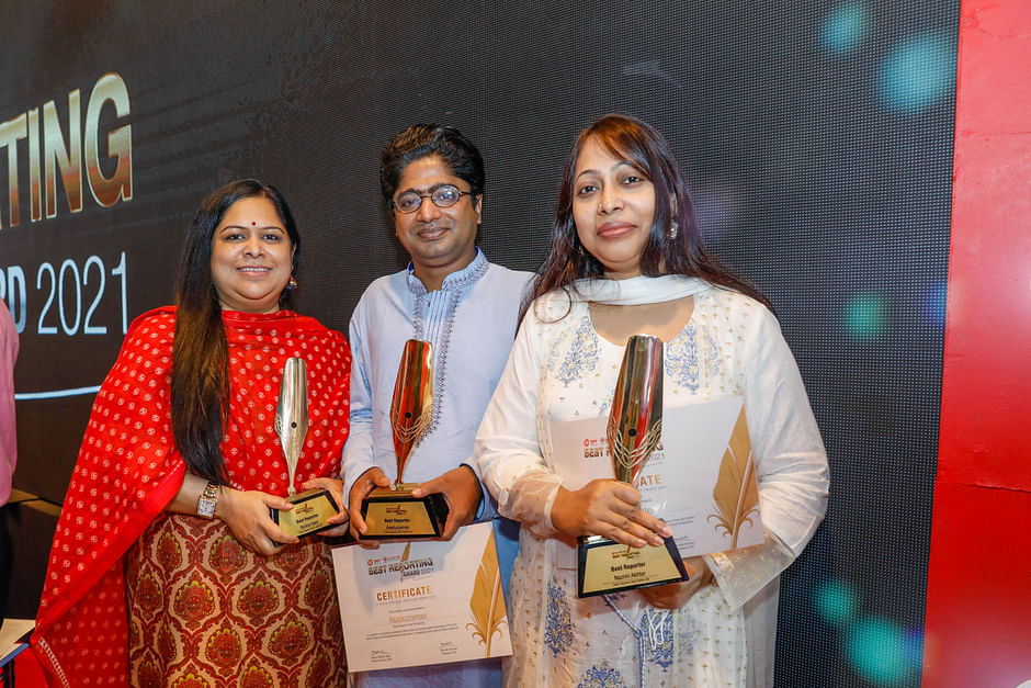 Rozina Islam Asaduzzaman and Naznin Akhter and of Prothom Alo pose for a photo after receiving the Nagad-Dhaka Reporters Unity Best Reporting Award 2021 at Krishibid Institute in Farmgate of Dhaka on 26 October 2021. 
