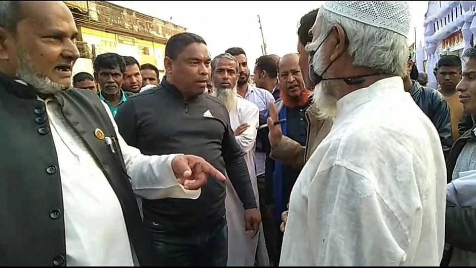 Awami League (AL) and associate organisation leaders obstruct a CPB human chain in Sherpur's Jhenaigati upazila