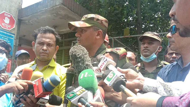 Lieutenant Colonel Ariful Islam, commander of 18 brigade of 24 infantry division of Bangladesh Army, briefs newspersons at on 6 May 2022 